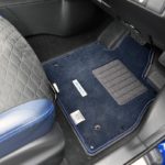 クルマのフロアマット…付属品ではなくオプションにしている理由は？