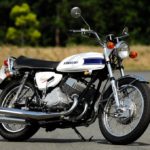 旧車ブームの中でも燦然と輝くカワサキ500SSマッハⅢ