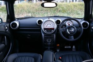 一発屋？クルマのセンターメーターはどうなった？？