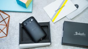 ソフトバンク直営店…「BALMUDA Phone」を半額で販売