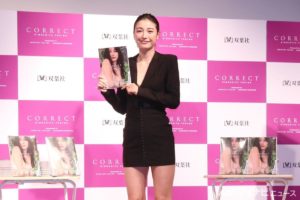 木下優樹菜…“慰謝料もらう立場”と表紙詐欺の写真集