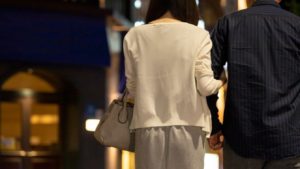 不倫も辞さない!?つきあうなら若者よりも中高年!