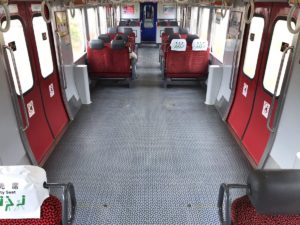 貨車じゃないよね?座席撤去に困惑…JR九州