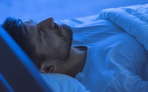 2分で寝れる！？米海軍直伝“軍隊式睡眠法”