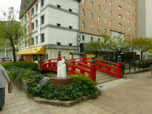 「日本三大がっかり名所」確かにはりまや橋は…