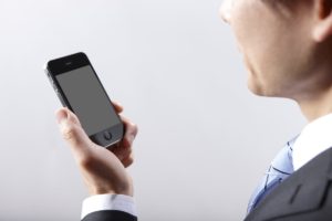 知らない番号から電話がかかってきたらどうしてる?