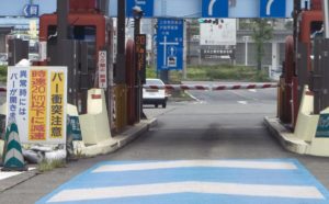 ETCレーンのバーがなかったら渋滞なくなるよね？？