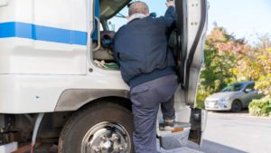 トラックドライバーの志望動機は??アンケート結果が興味深い