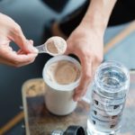 むやみにプロテイン飲むのは良くないかも…タンパク質の摂りすぎに注意