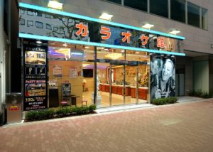 現代では通じない昭和の歌…カラオケでZ世代の前では気をつけて