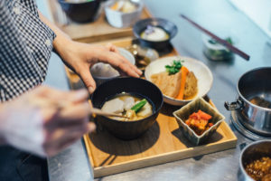 水コップでほぼわかる…プロが教えるヤバい飲食店を見抜く方法