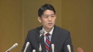 記者映像が流出…ポンコツってウワサも…岸前防衛相の息子の信千世ってどんな人？