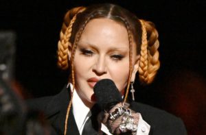 マドンナが化け物に…いやいやいやもう64歳だから、このくらいの劣化は…