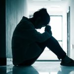 賑わうクリスマスや年末年始の陰で深刻化する若者の貧困