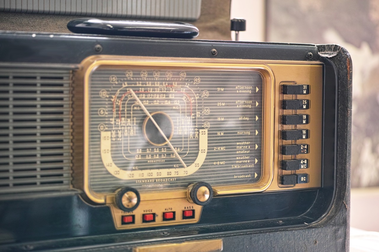 2028年AMラジオ放送終了！ワイドFMって何？今持ってるラジオは使える？？