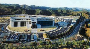 「免許センター」が不便な地にある納得の理由…