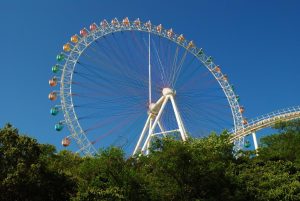 観覧車にむき出しの椅子だけ!?倉敷・鷲羽山ハイランドに恐怖の新アトラクション「キョウテンジャー登場!