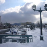 新雪の輝きと融雪の脅威：命を守る雪国の知恵と対策