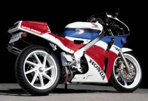 バブル末期に登場した中免ライダー憧れのバイク『ホンダVFR400R』