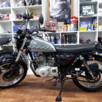 スズキ・グラストラッカーは街乗りもスポーツライクもこなすオールラウンドバイク！