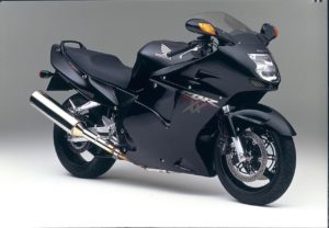 CBR1100XX_SuperBlackbird(スーパーブラックバード)世界最速競争…ホンダの本気