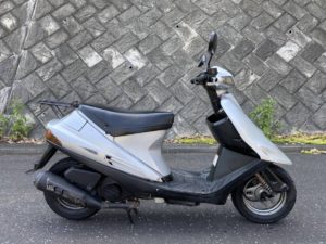 元祖通勤快速！スズキ・アドレスV100（2スト）は原付の車格でかっ飛んでいた！