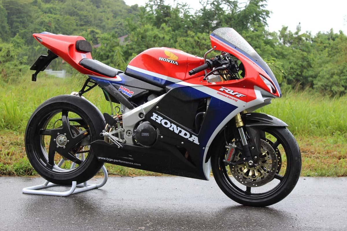 ホンダ・RVF400…僕らのV4公道レーサー