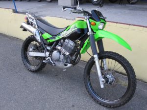 カワサキ・スーパーシェルパ…KLXエンジンを空冷にした単気筒DOHCエンジン！