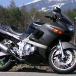 カワサキ・ZZR400…最速ZZRの弟分で中型では王道のツアラー