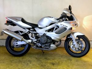 ホンダ・VTR1000F…僕らのFireStorm　Vツインのリッターバイク！