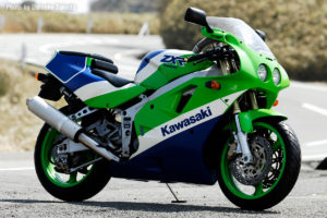 カワサキ_ZXR400…最速の400！ダクトがかっこいい！！