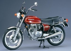HONDA ホークⅡ CB400T　当時も古くさいバイクって言われてたけど今は逆に斬新