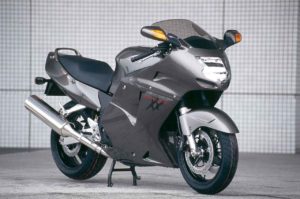 HONDA CBR1100XX スーパーブラックバード 伝説の最速王争いを制した「究極のメガスポーツツアラー」の真実