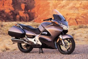 HONDA STX (ST1300パンヨーロピアン) ～大陸横断の夢を乗せた至高のV4ツアラー徹底解剖～