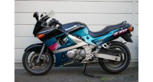 KAWASAKI ZZR600 ZZRシリーズの異端児的存在！