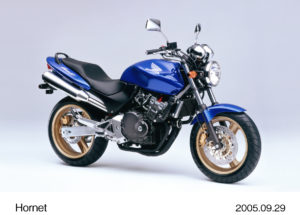 HONDA HORNET　みんなが惚れた！タイヤがリッターカー並の250バイク