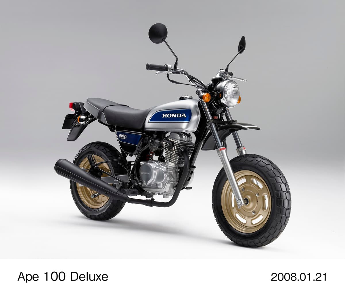 HONDA APE100 Deluxe ~原付二種の傑作、メッキとカラーで彩る「縦型」最終章~