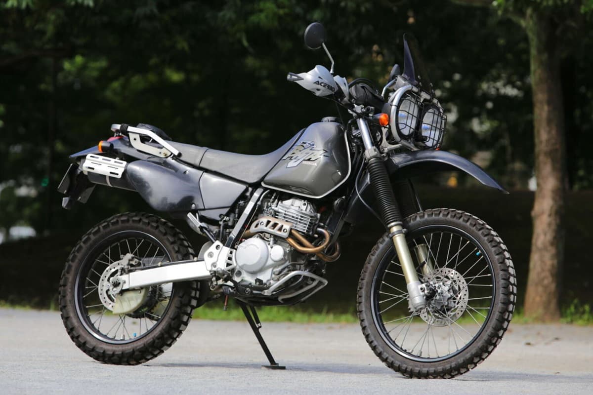 HONDA XR BAJA:砂漠を制した「伝説」の最強ラリーレプリカ、その魅力と真実