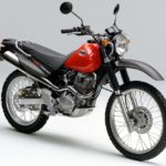 HONDA SL230 ― 軽さは正義。林道から街まで遊び尽くせる万能トレールの真価