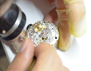 時計の修理は純正パーツ使用！思い出の時計が蘇る！