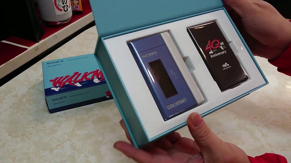 あの時代が蘇る！ソニーウォークマン40周年モデルSONY　NW-A100TPS　中古でしか買えないよ！