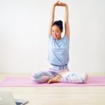 自宅でできるオンラインヨガ！移動時間が節約できるので忙しい女性に大助かり！