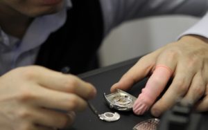 腕時計をオーバーホールするなら時計修理工房がおすすめ！