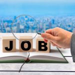 転職を考えている人がもっとも多くなる年代は20代です。