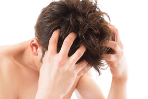 頭皮のひどいかゆみ、可能性のある病気は？基本はシャンプー