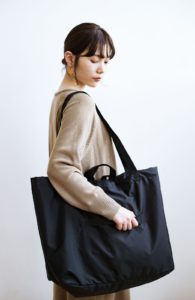 大は小を兼ねるエコバッグ…やっぱり大容量がいい！肩掛けもできるよ！