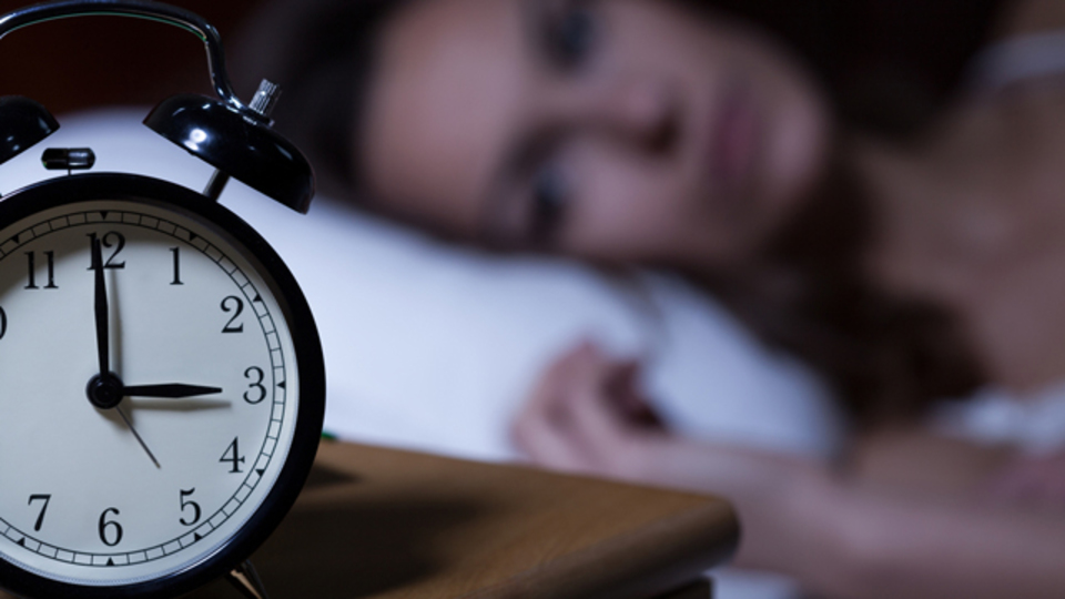 不眠になるとどのような症状が現れる？睡眠負債がひどくなるとがんや認知症にも…