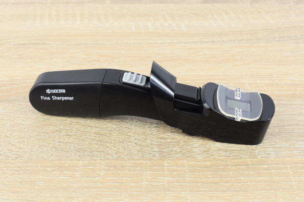 切れ味が蘇る! “音波振動”で刃物を研ぐ「ファインシャープナー」