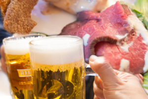 お肉をたくさん食べた方が長生きできる？血糖値も下がるよ