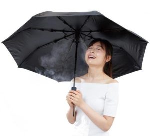 この発想がすごい!超涼しい…ミストが出てくるサンコーの『シャワーブレラ』がオススメだよ!